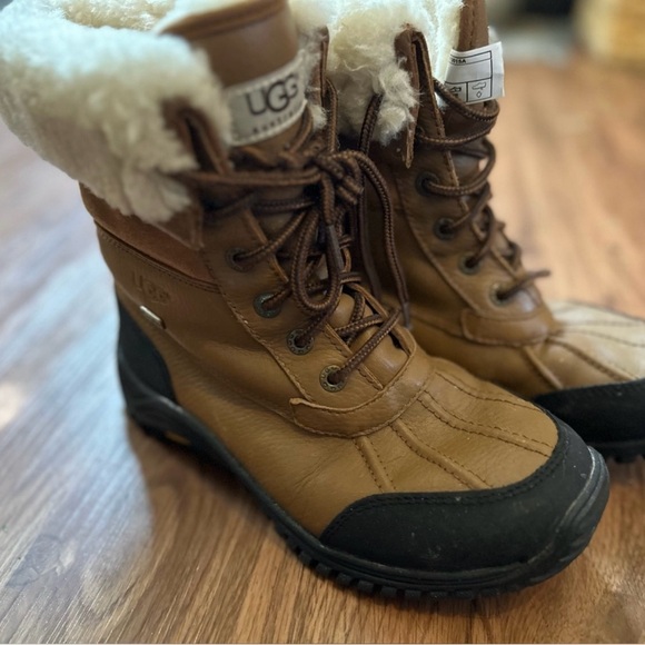 UGG Tan and Black Lace-Up Boots - Picture 3 of 6